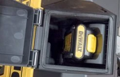 DeWalt DWST1-75659 10.8-18V Li-Ion Accu Bouwradio Met Oplaadfunctie - DAB+ - Bluetooth - Werkt Op Netstroom & Accu - DWST1-75659-QW -DeWALT 617402719791d534e66b1911c746d93e